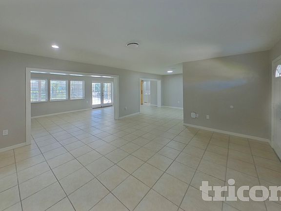 3rd image of 264 Center Rd