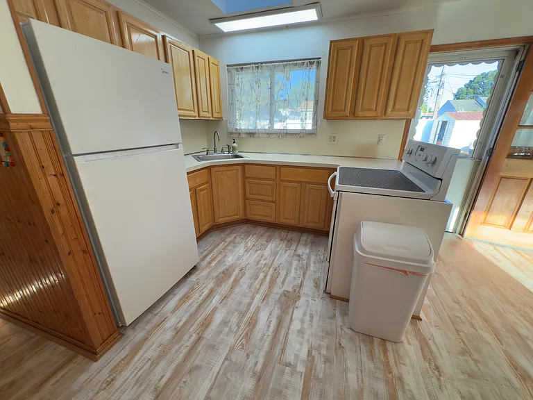 865 Prescott St — Photo 5