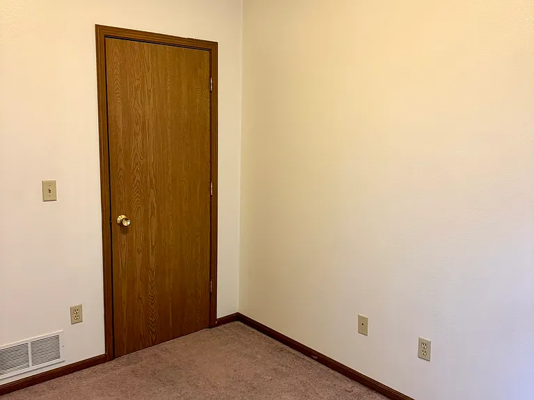 512 S Dubuque St #2 — Photo 10