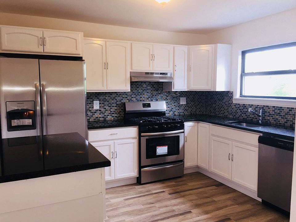 2nd image of 805 Nugent Ave