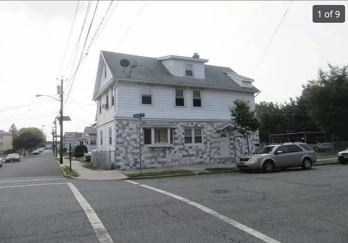2 bed, 1000 sqft, $1,725 — Photo 1