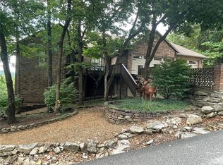 27 Leatherwood Dr, Holiday Island, AR 72631