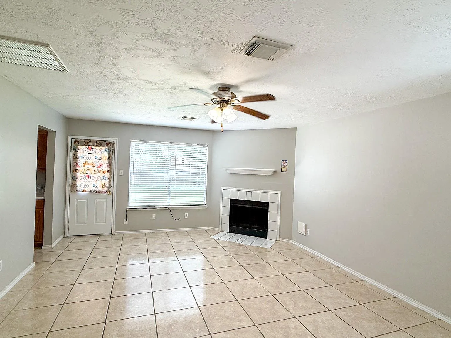 4 bed, 2.5 bath, 1892 sqft, $1,945 — Photo 1