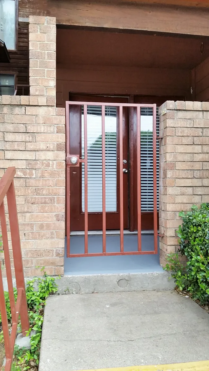 Building Photo - 2300 Balsam Dr #G102