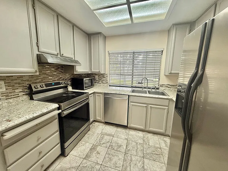 3129 Kenland Dr — Photo 5
