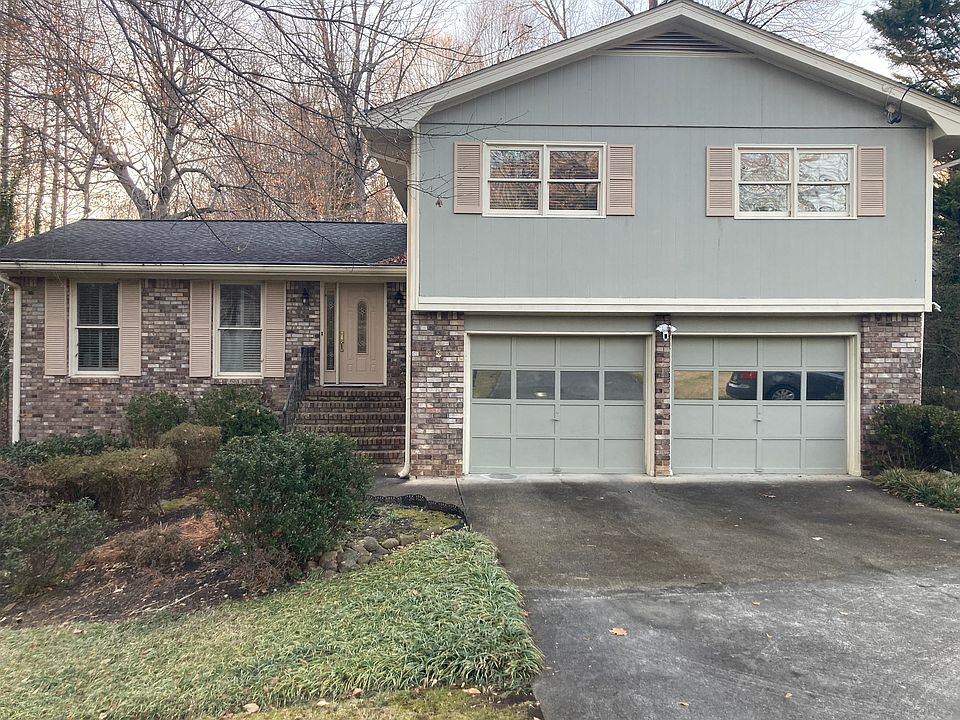 1st image of 2422 Redcliff Way