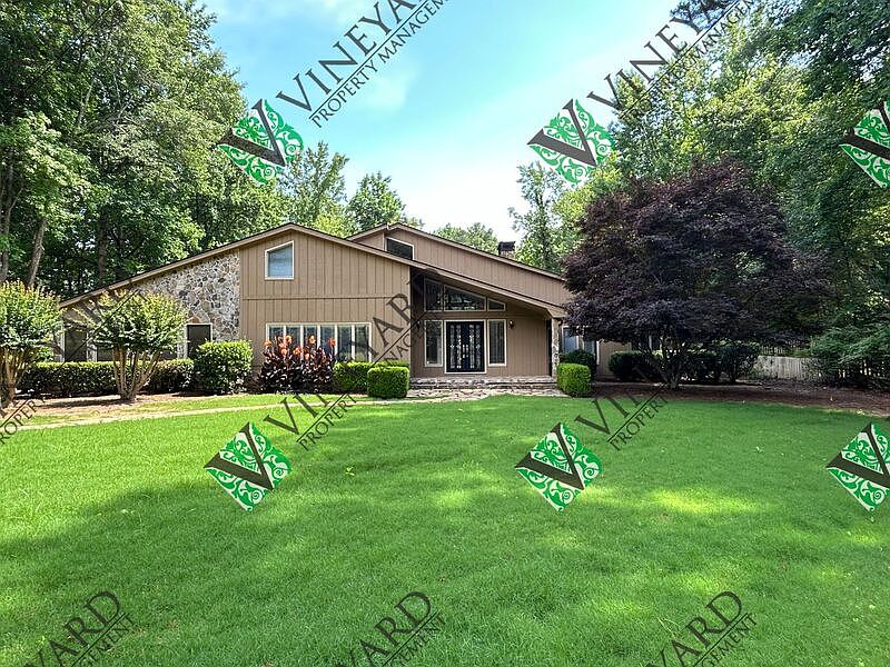 1st image of 115 Nesbit Ferry Pl