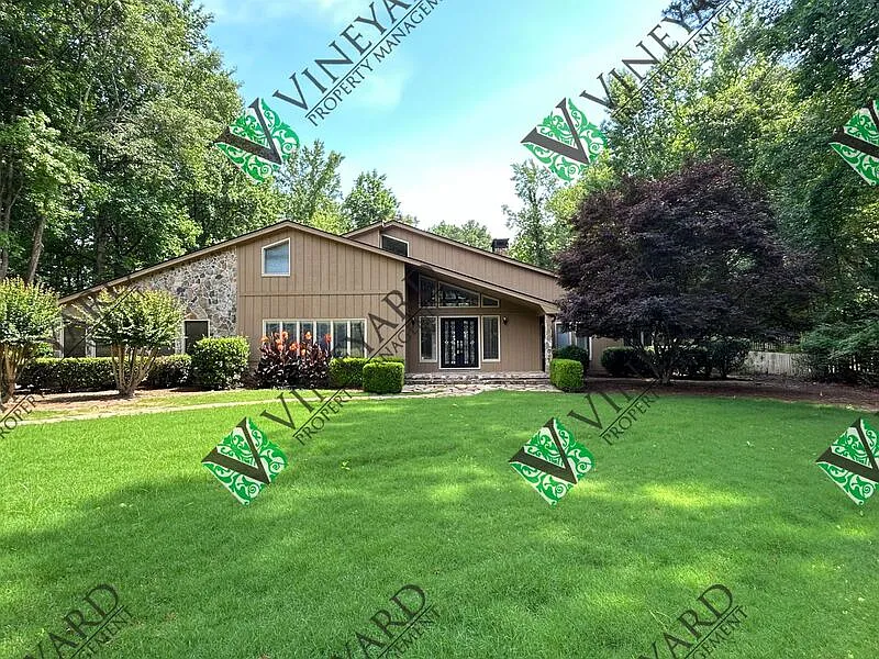 115 Nesbit Ferry Pl