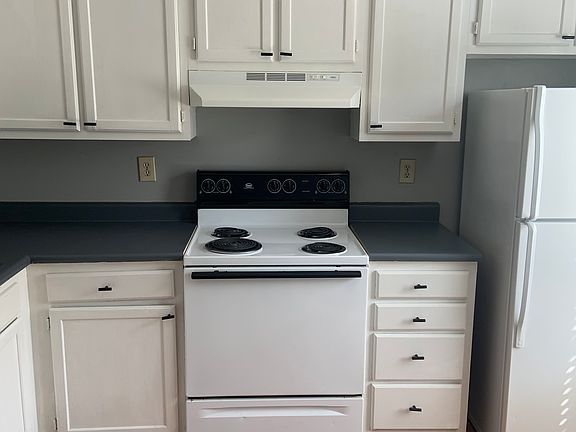 2nd image of 654 Lex Dr