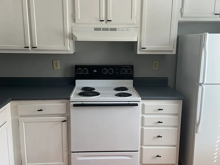 654 Lex Dr — Photo 2