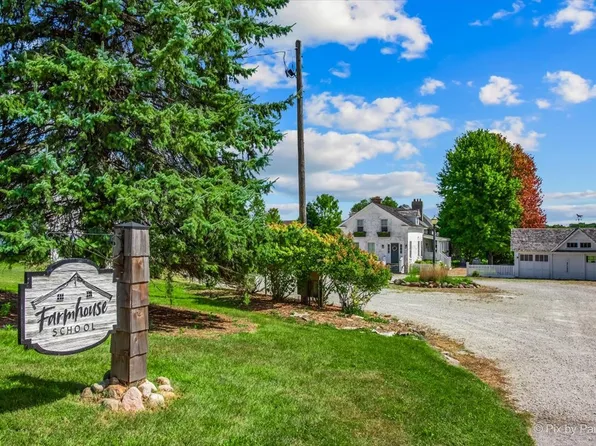 3N369 Lafox Rd, St Charles, IL 60175