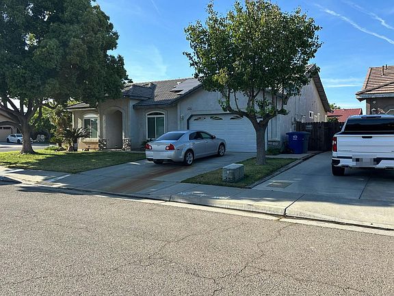 2nd image of 2754 Goldridge St
