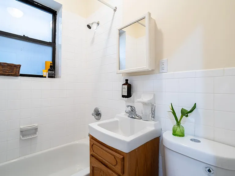325 Lenox Ave #2 — Photo 8