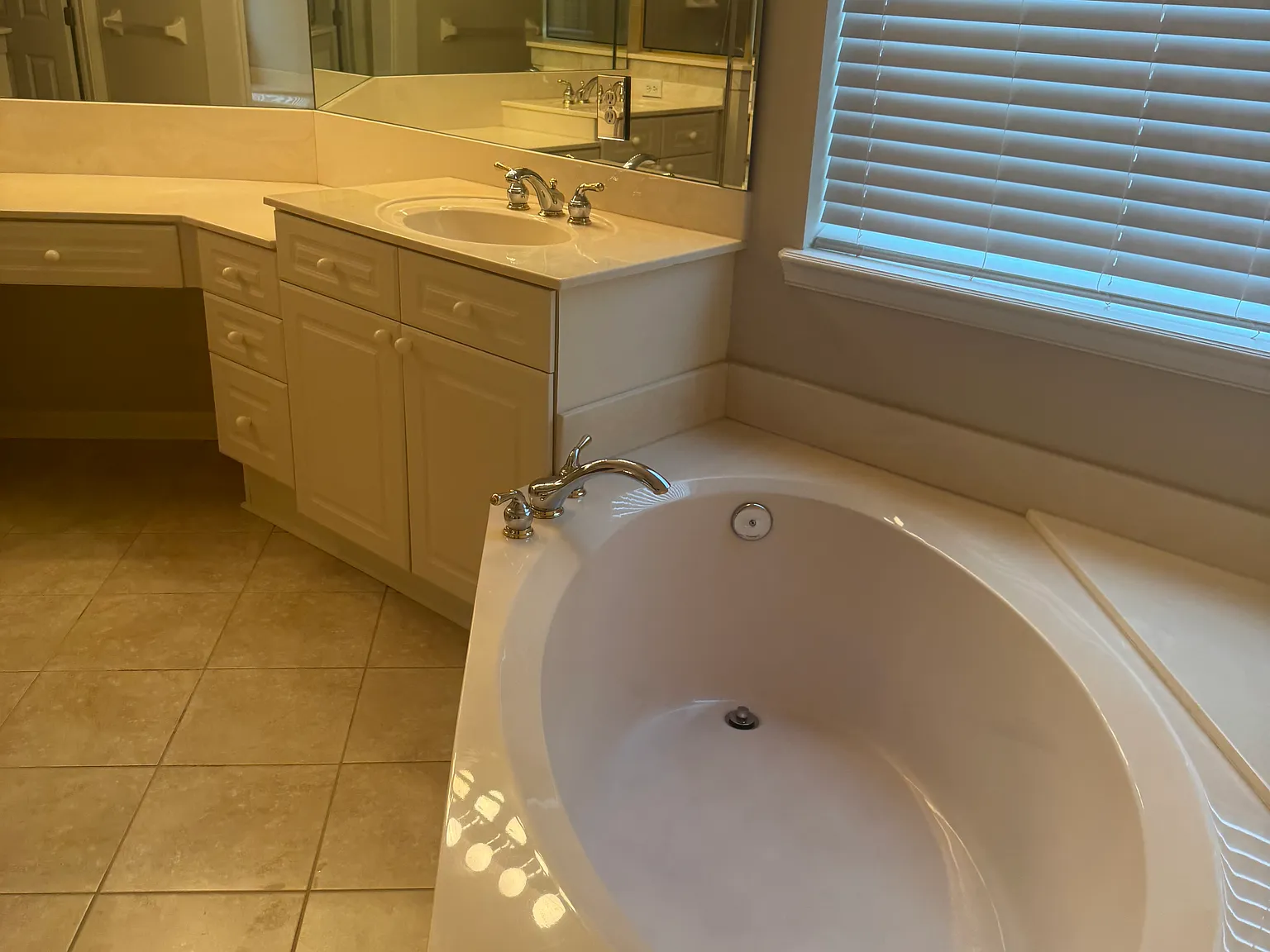 3 bed, 1586 sqft, $2,450 — Photo 2