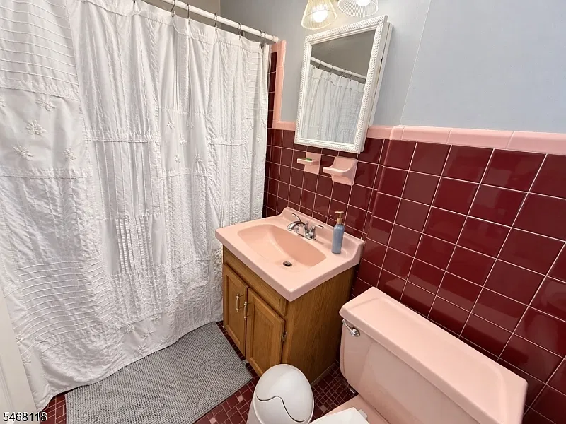 2 bed, 1.0 bath, $2,500 — Photo 4