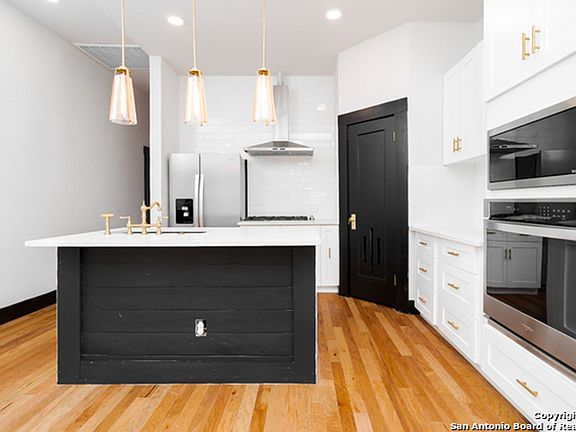 5th image of 821 W Ashby Pl