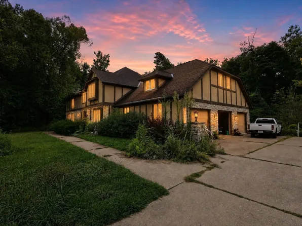 7601 S Nantucket Woods Ct, Terre Haute, IN 47802