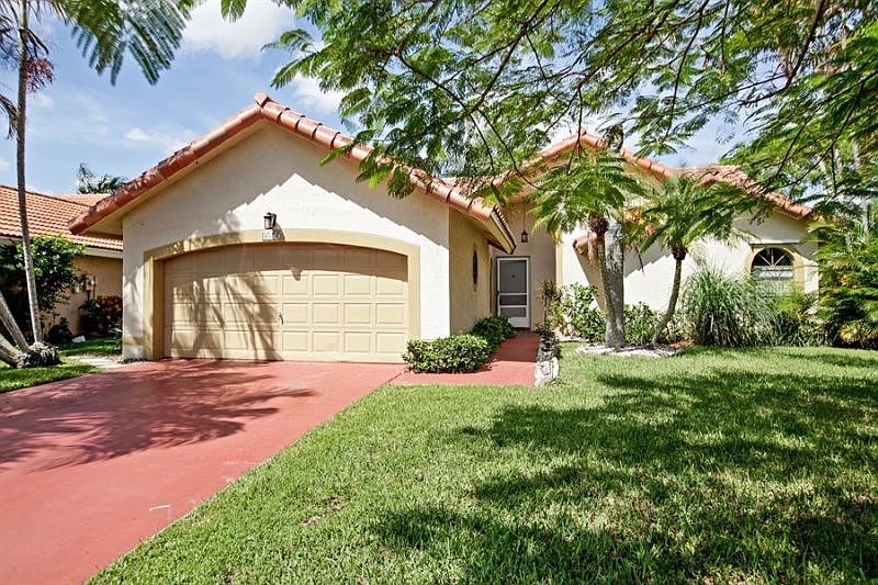 1st image of 5377 Helene Cir