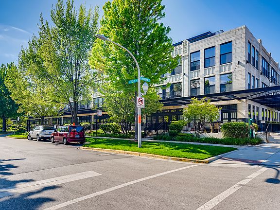 2nd image of 1000 W 15th St Unit 409