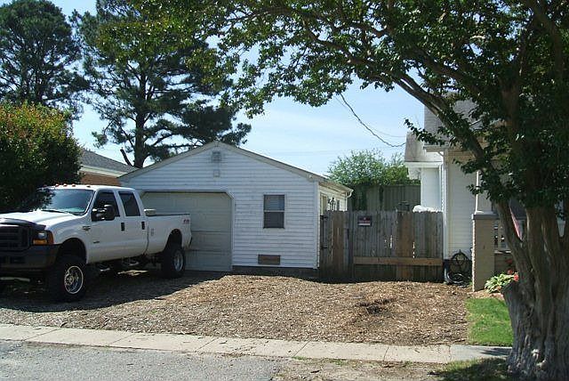 2nd image of 914 Crowell Ave