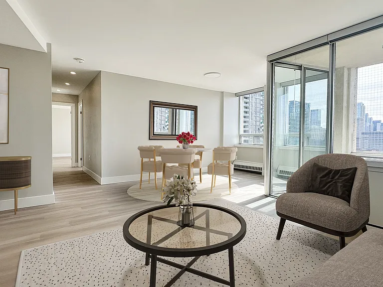 131 Bloor St W — Photo 12