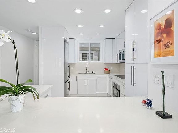 5th image of 775 Avocado Ave #305
