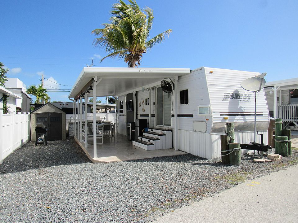 1st image of 325 Calusa St #15