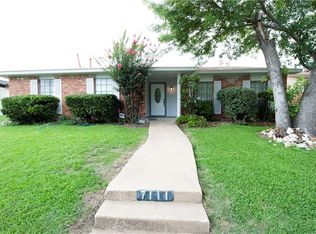 7111 Blackwillow Ln, Dallas, TX 75249