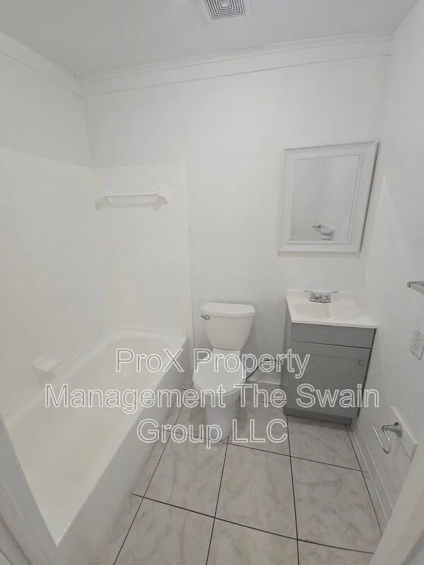 218 Florida Ave — Photo 4