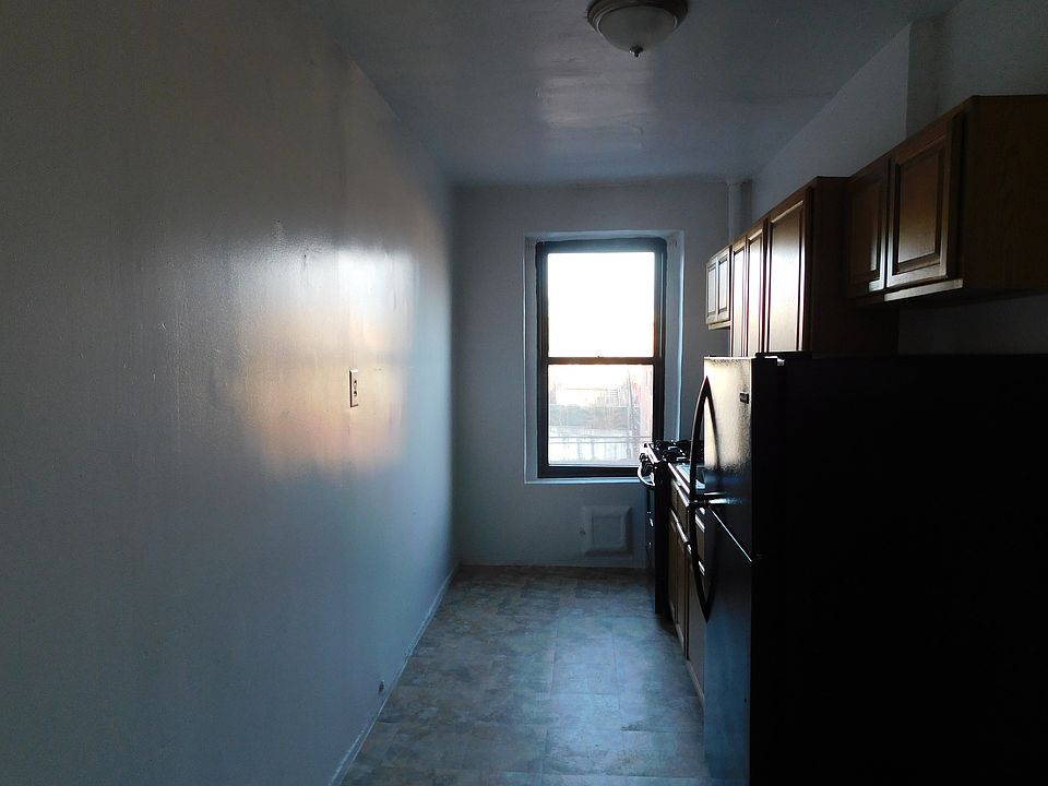 2nd image of 2769 Matthews Ave APT 6A