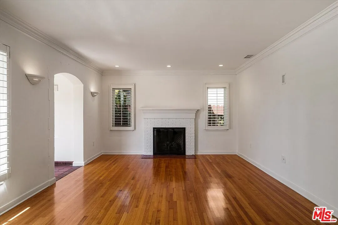 4 bed, 3.0 bath, 2000 sqft, $11,995 — Photo 4