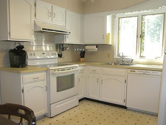 5th image of 24 Crescent Dr