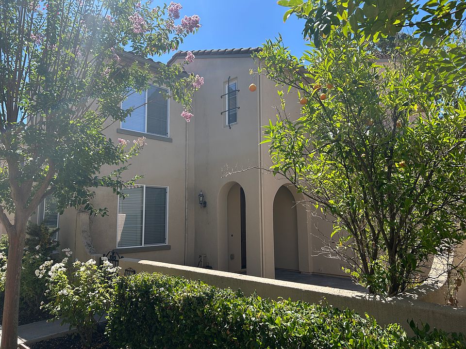 TOWN HOUSE FOR RENT