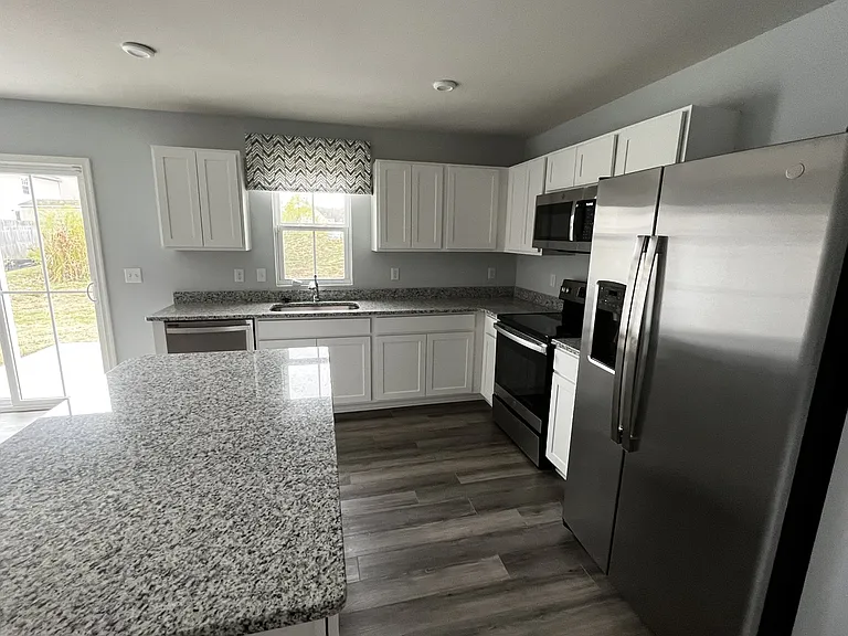 302 Sunny View Dr — Photo 3