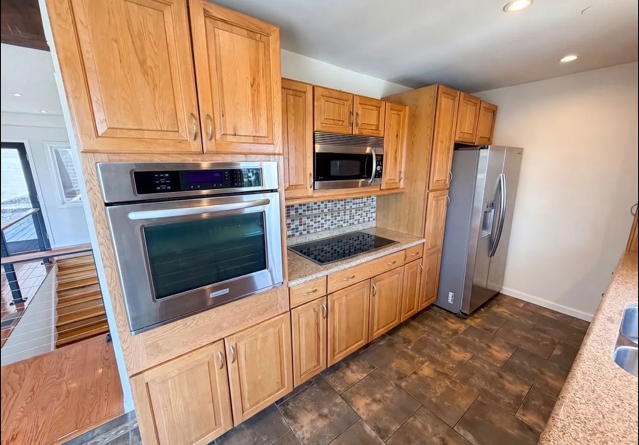 3 bed, 1152 sqft, $2,815 — Photo 3