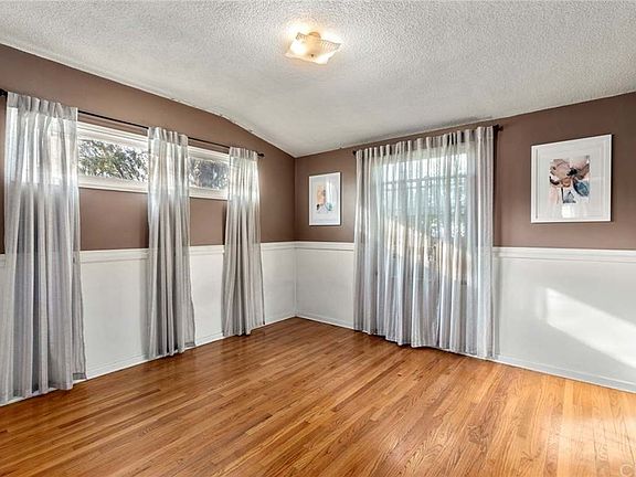 4th image of 1100 W Oak Ave