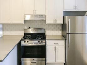 2730 N Wayne Ave, Chicago, IL