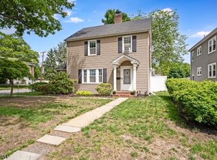 12 Raymond Rd, Morris Plains, NJ 07950