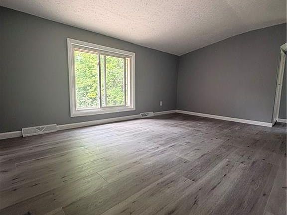 4th image of 1399 Barlow Rd APT 2