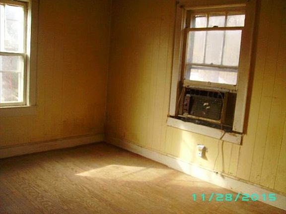5th image of 204 Crowell Ave