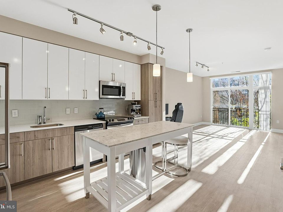 1st image of 145 Riverhaven Dr #245