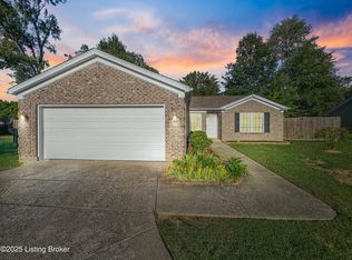 9111 Woodhold Ct, Louisville, KY 40291