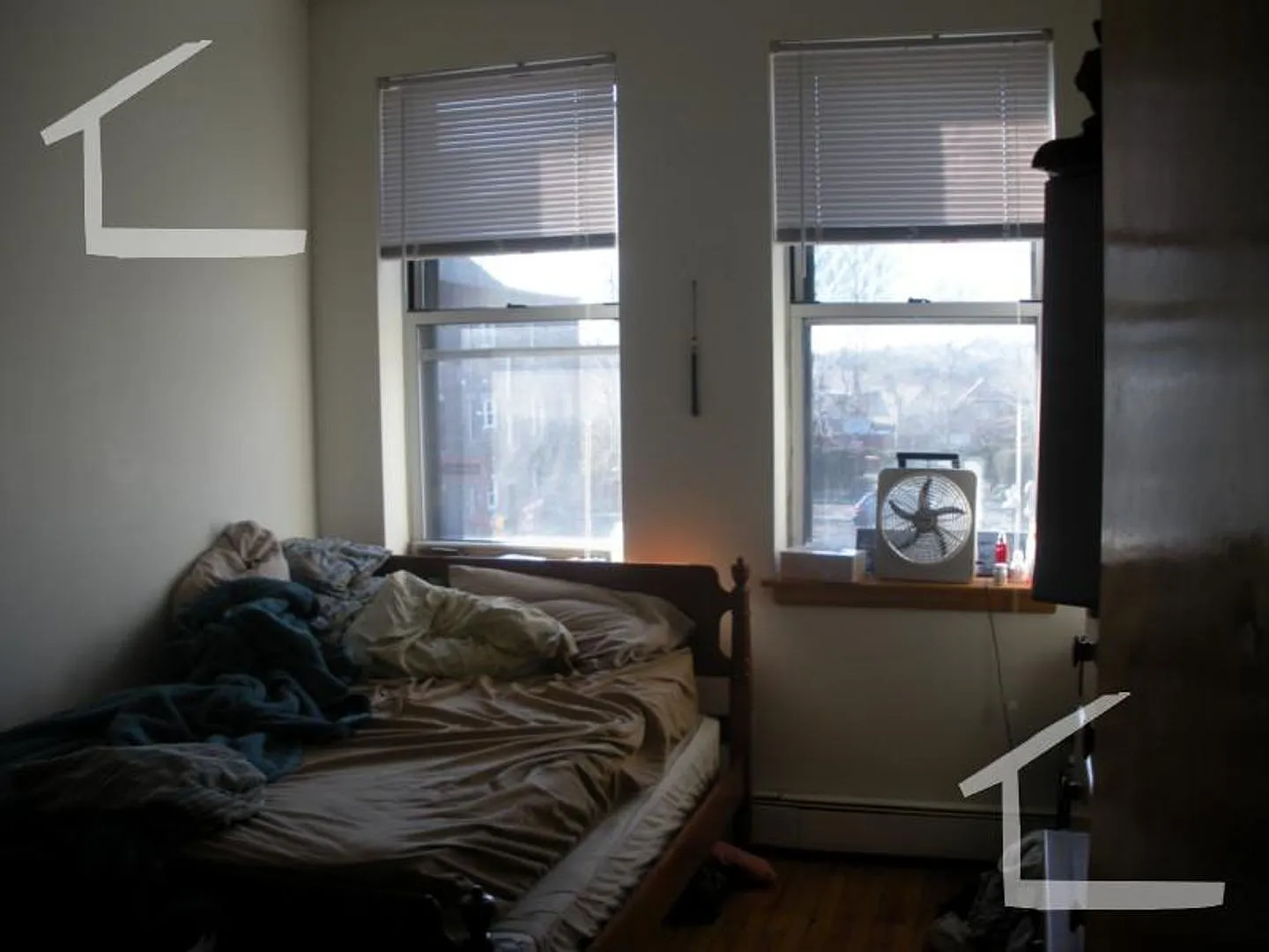 Nice, large, sunny 1 bed unit near the Green Line. — Photo 2