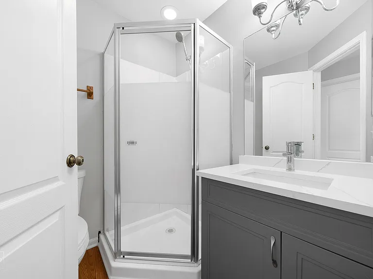 98 Willow Pkwy #98 — Photo 5
