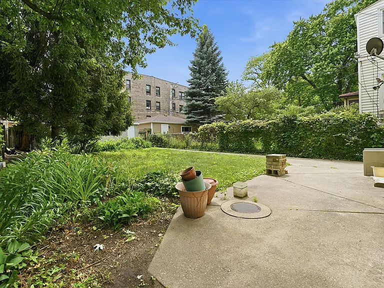 1915 W Lunt Ave #1 — Photo 19