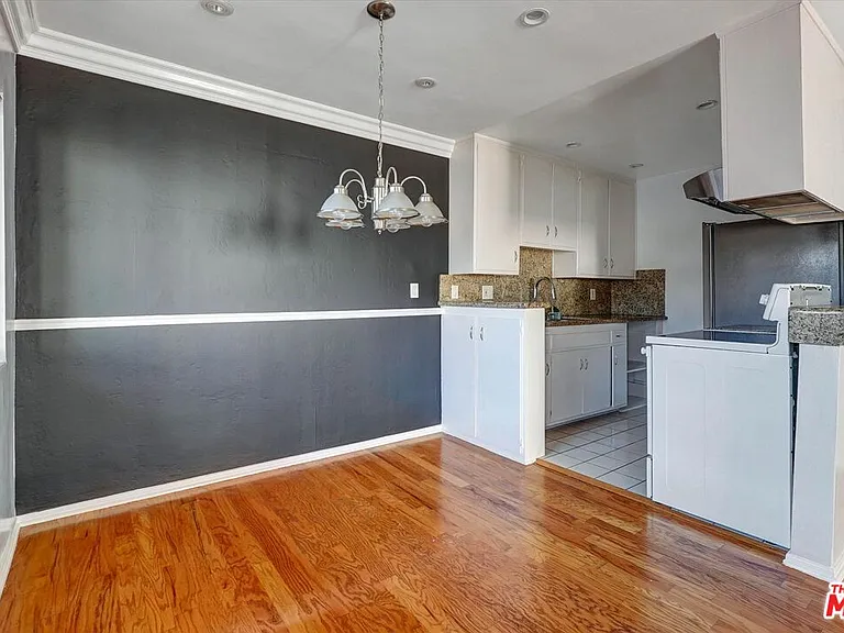 5722 Woodman Ave #4 — Photo 7