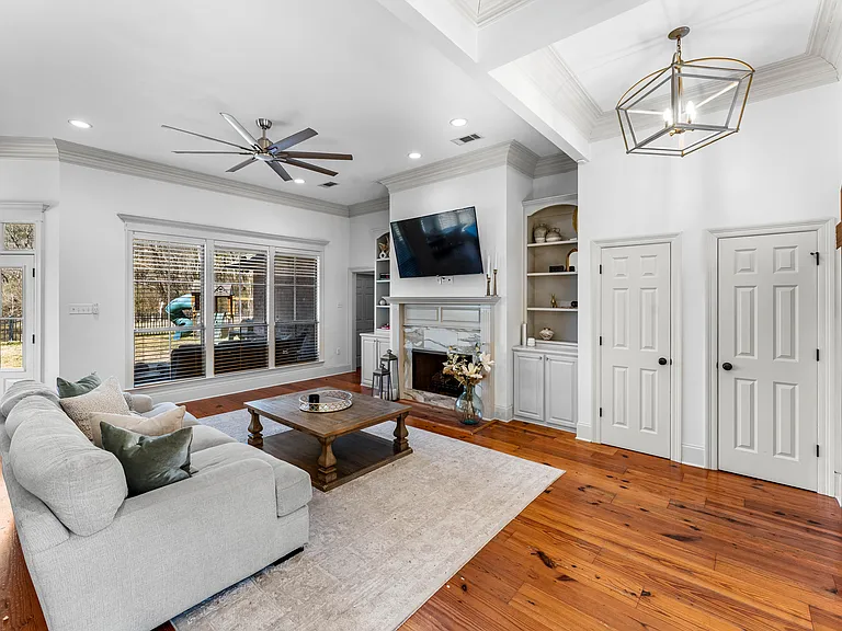 2099 Cypress Cove Ave — Photo 2