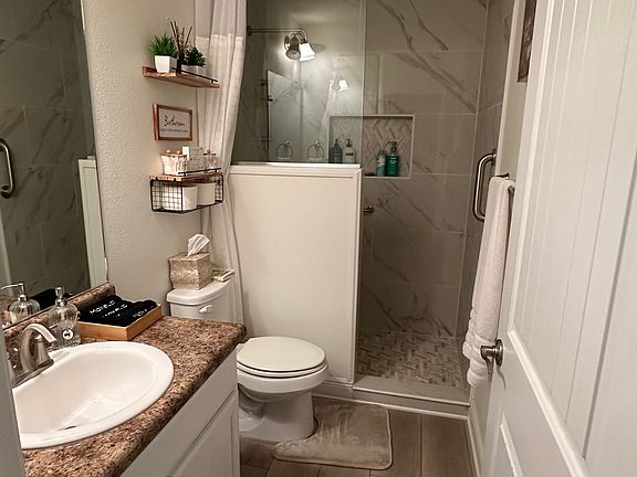 Remodeled & Upgraded Bathroom