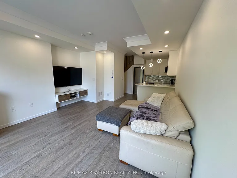 100 Alex Gardner Cir #5 — Photo 5