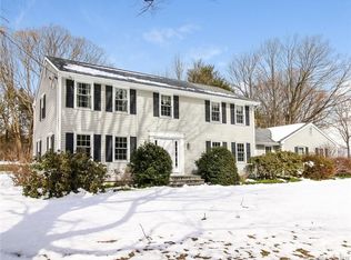 15 Edinburg Ln, Trumbull, CT 06611